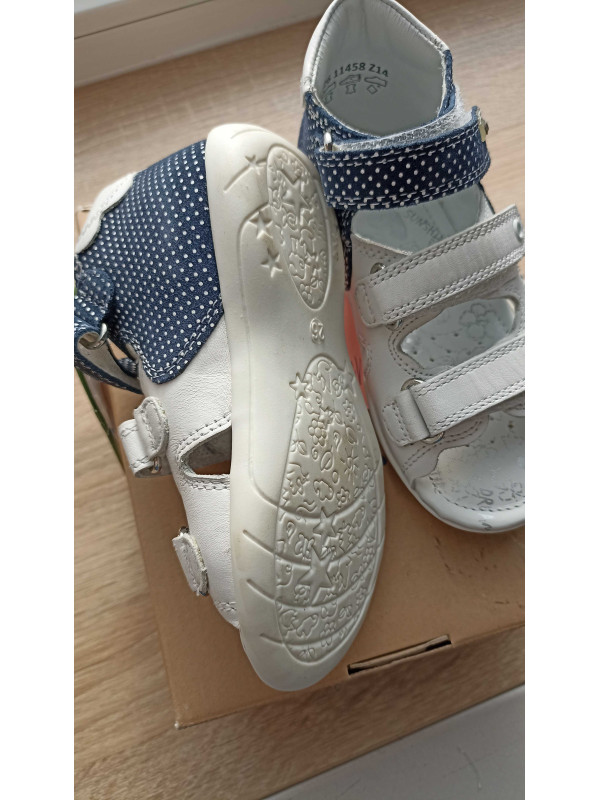 Sandały dla dziewczynki z truskawką Bartek t-11458/z14 II Gatunek