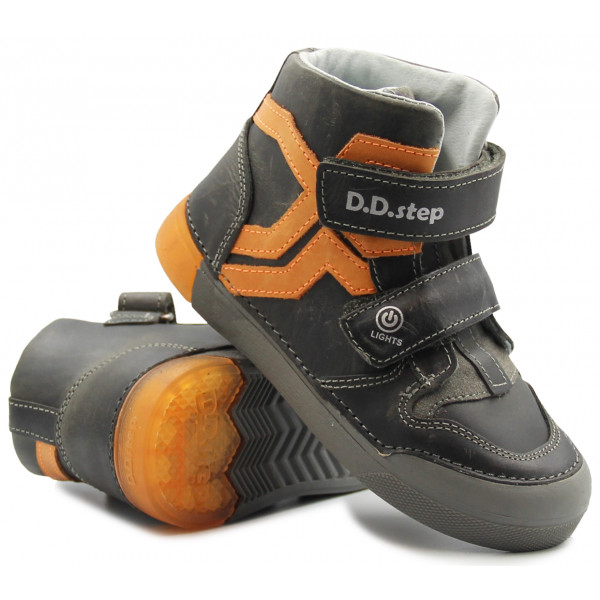 Buty na wiosnę dla chłopca LED świecące DD Step 068-577bm