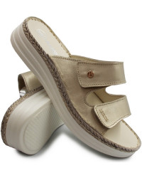 Klapki dla kobiet do pracy na lato wakacje skórzane Helios 122 złoty