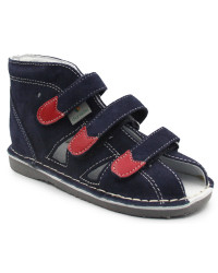 Profilaktyczne sandałki dla chłopca z usztywnionym zapiętkiem Danielki