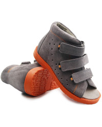 Kapcie ortopedyczne z usztywnionym wysokim zapiętkiem do przedszkola Dawid 010