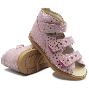 Sandałki w serduszka dla...