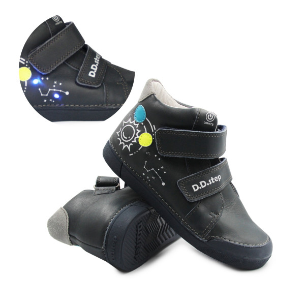 Buty Dla Chłopca Na Wiosnę Świecące DD STEP A068-42418L