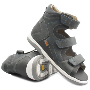 Wysokie sandały dla chłopca...