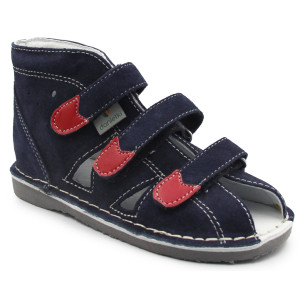 Profilaktyczne sandałki dla chłopca z usztywnionym zapiętkiem Danielki