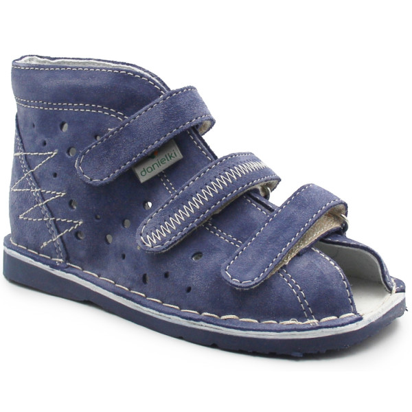 Chłopięce sandałki z wysokim usztywnionym zapiętkiem na lato Danielki