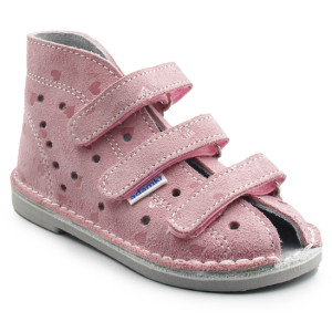 Pierwsze kapcie do przedszkola dla dziewczynek z wysokim zapiętkiem Adamki w serduszka