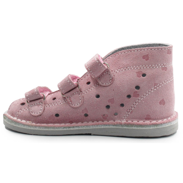 Pierwsze kapcie do przedszkola dla dziewczynek z wysokim zapiętkiem Adamki w serduszka