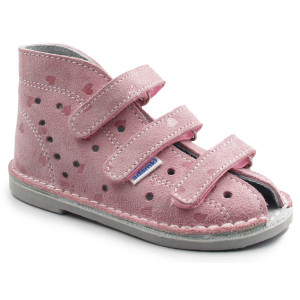 Pierwsze kapcie do przedszkola dla dziewczynek z wysokim zapiętkiem Adamki w serduszka