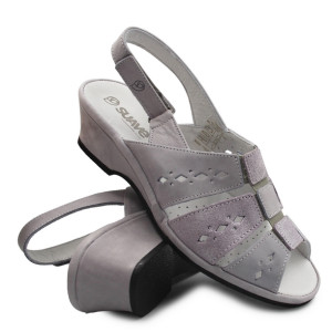 Sandały na koturnie dla...