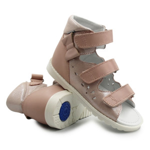 Kapcie z wysokim zapiętkiem...