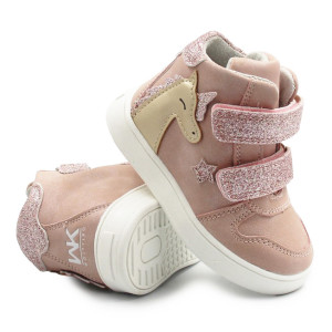 Brokatowe buciki dla...