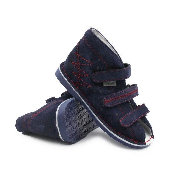 Kapcie profilaktyczne dla chłopca z wysokim zapiętkiem Danielki t105 granat czerwony