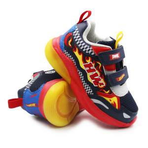 Sportowe Buty Dla Chłopca Na Wiosnę ze Świecącą Podeszwą LED Primigi 1490611