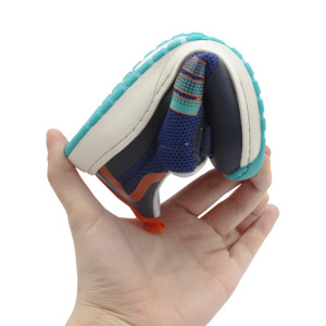 Sportowe buty typu barefoot dla chłopca na wiosnę MTNG 49045-C59432