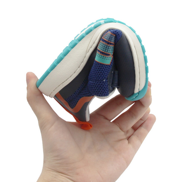 Sportowe buty typu barefoot dla chłopca na wiosnę MTNG 49045-C59432