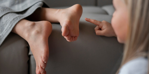 Grzybica stóp u dzieci – przyczyny, objawy, leczenie i profilaktyka