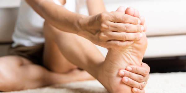   Jak radzić sobie z bólem stóp po całym dniu na nogach?