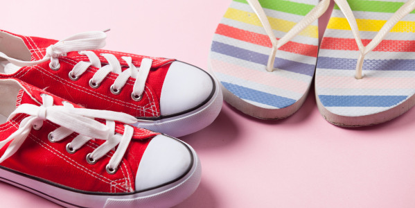 Letnie buty dla dziecka – sandały czy sneakersy? Co wybrać?