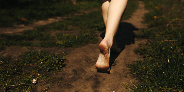 Buty barefoot dla dorosłych – jak wybrać pierwszą parę i na co uważać?